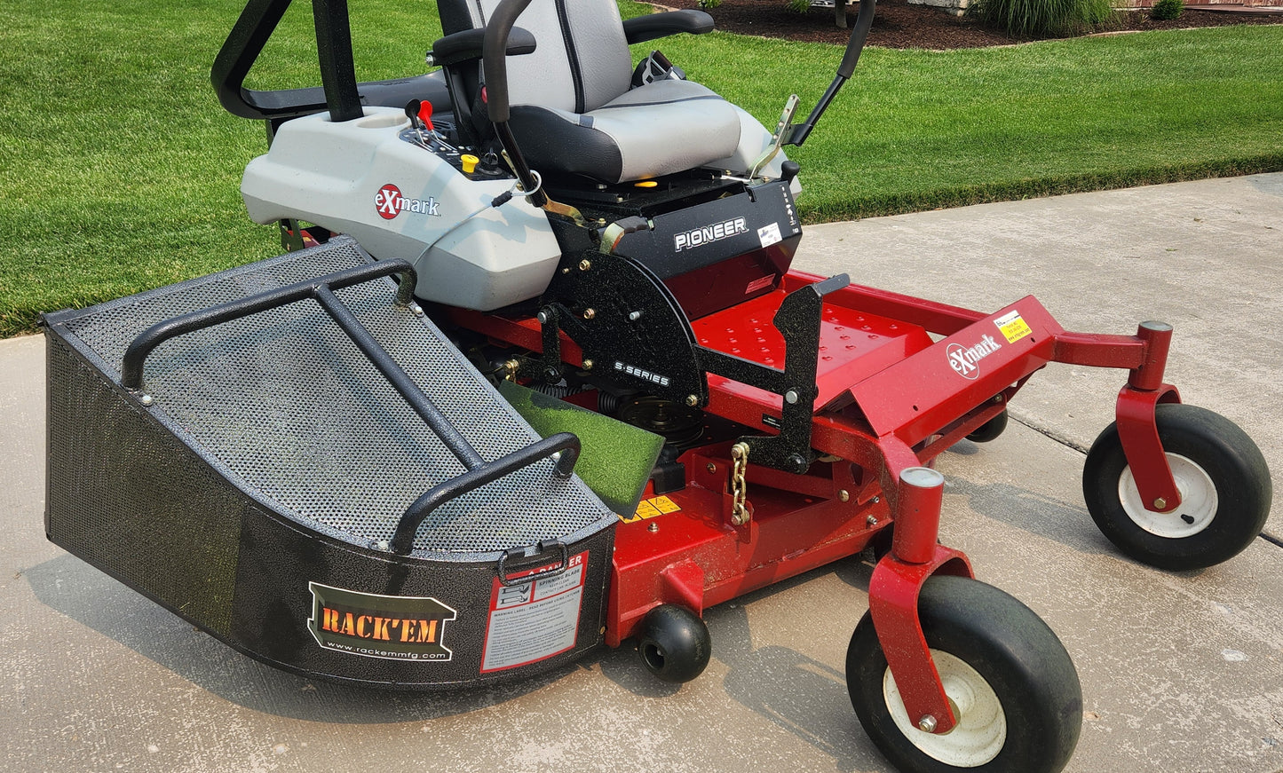 Speedtrap® Chute Blocker Exmark® Pioneer® S Series
