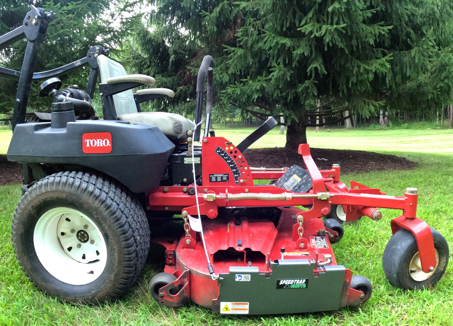Speedtrap® Chute Blocker Toro® Z Master® Twin Gas Tank Models