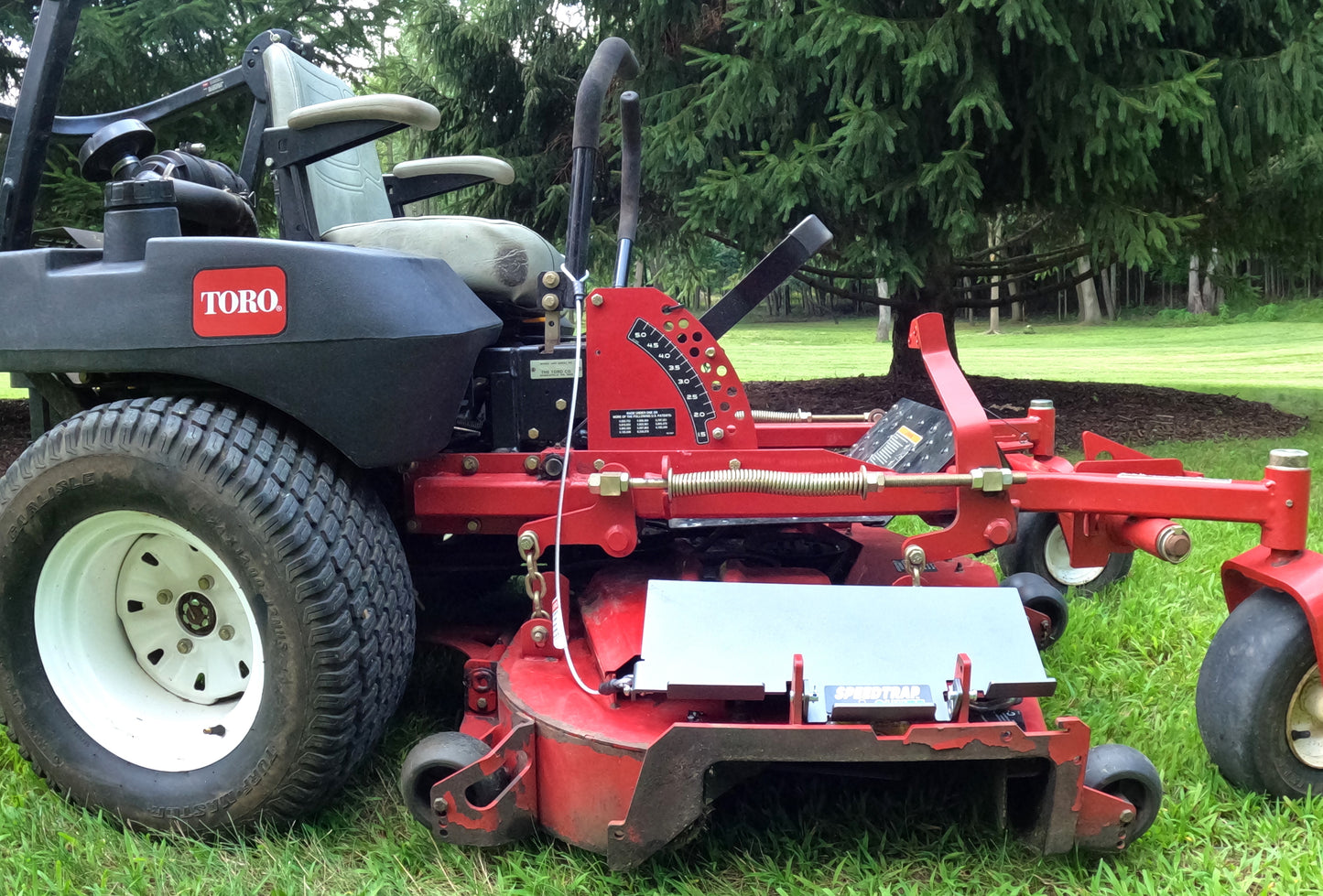 Speedtrap® Chute Blocker Toro® Z Master® Twin Gas Tank Models