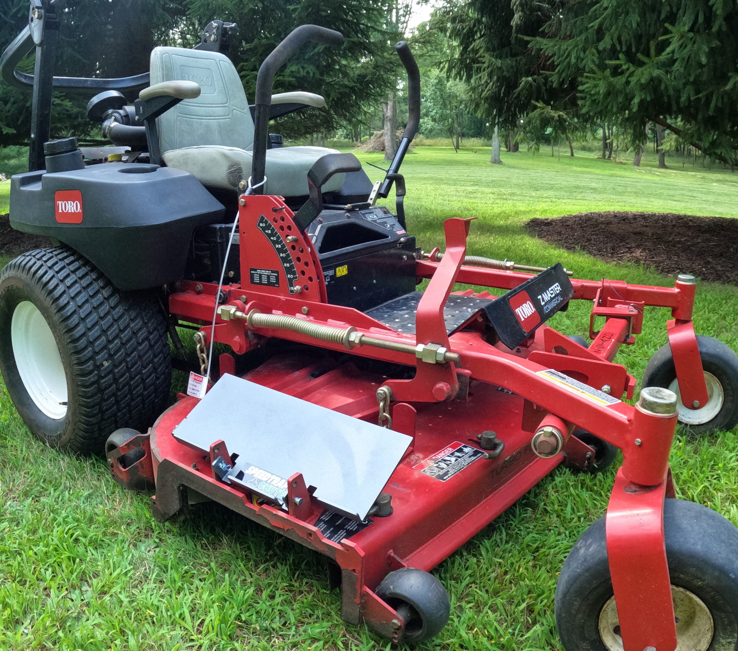 Speedtrap® Chute Blocker Toro® Z Master® Twin Gas Tank Models