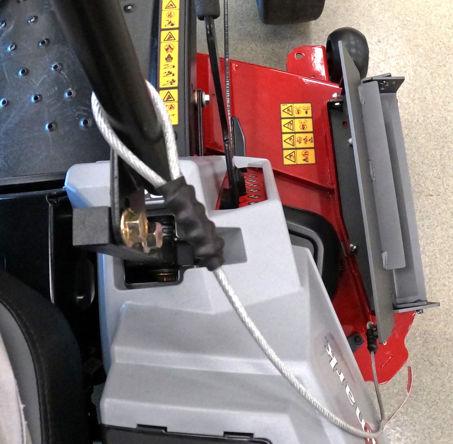 Speedtrap® Chute Blocker Exmark® Quest® E/S Series 50"/54"