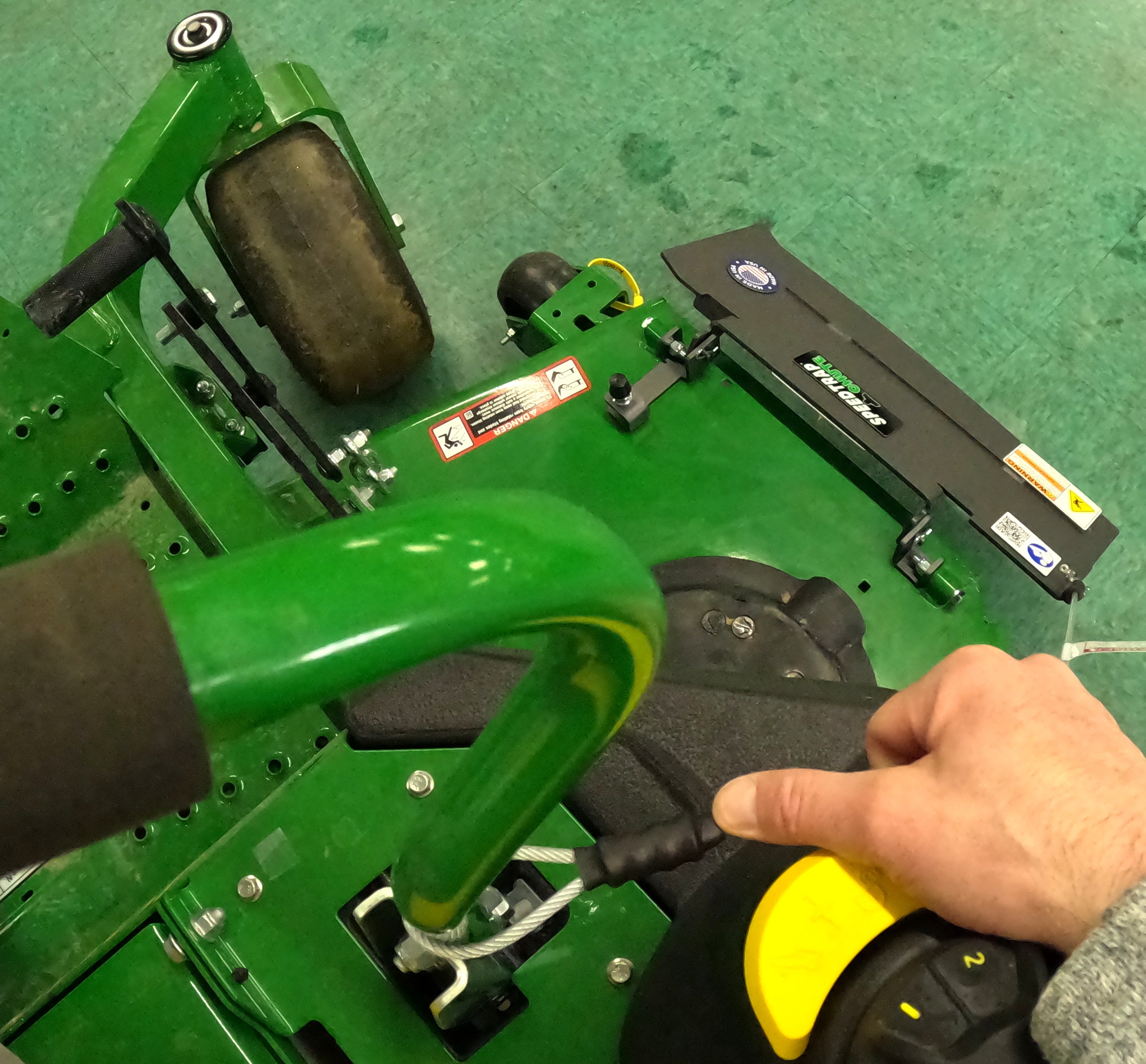 Speedtrap® Chute Blocker John Deere® Z740R ZTrak® – Speedtrap