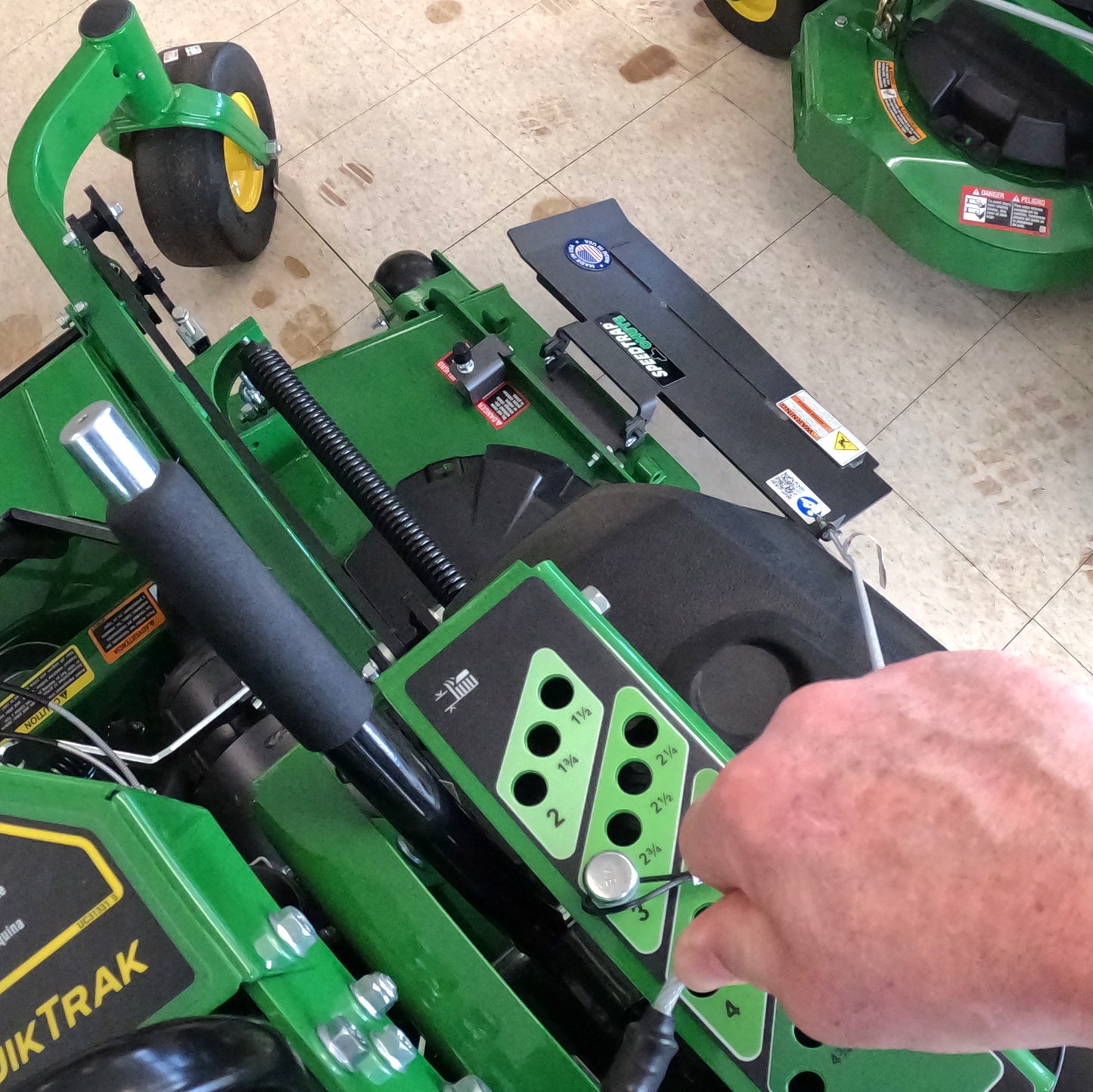 Speedtrap® Chute Blocker John Deere®  Q820M QuikTrak®