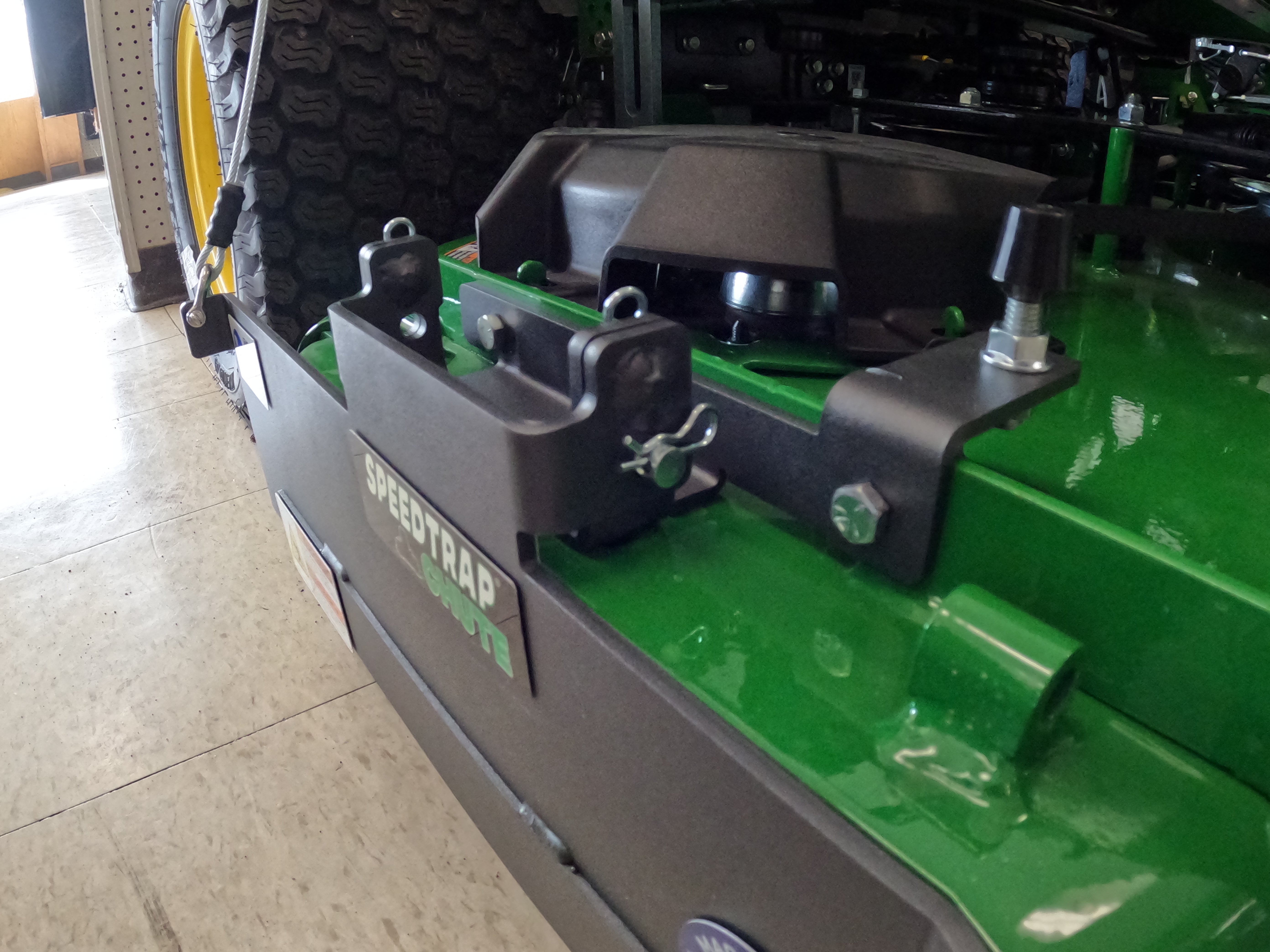 Speedtrap® Chute Blocker John Deere® Q850M QuikTrak® – Speedtrap
